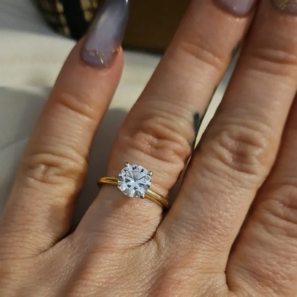 Diamond Solitaire Wedding Engagement Ring - Picture 1 of 6